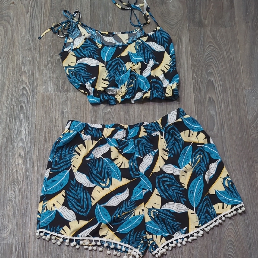 ❤️5/$25 Tropical Leaf Print Two-Piece Set - Picture 1 of 5